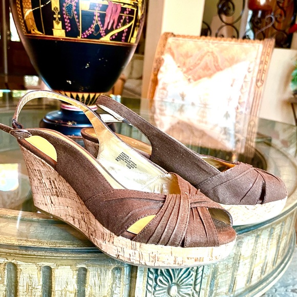 Nine West Women’s Size 9 Linen Blend Brown Strap with Cork Wedge Heels/Boho - Picture 1 of 6